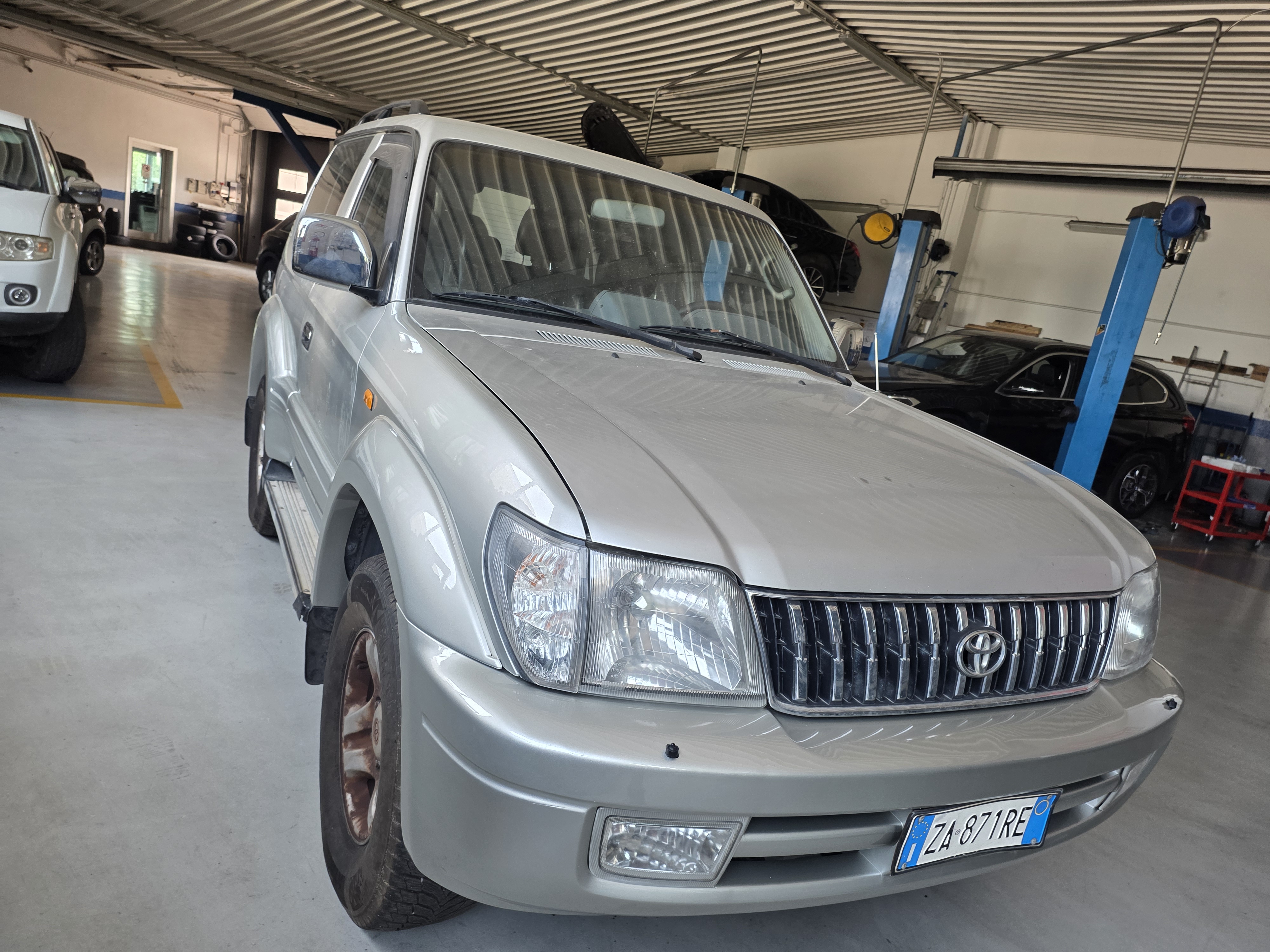 Toyota Land Cruiser 3000 D4D con GANCIO TRAINO