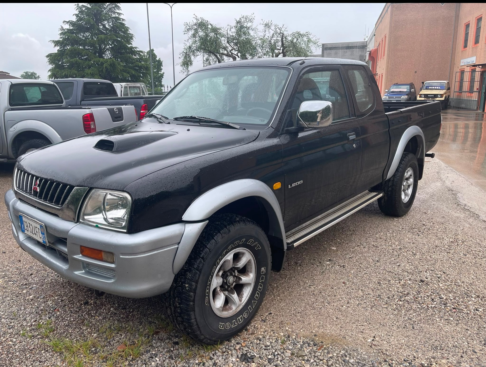Mitsubishi L200 2500 td 4x4 cassone lungo
