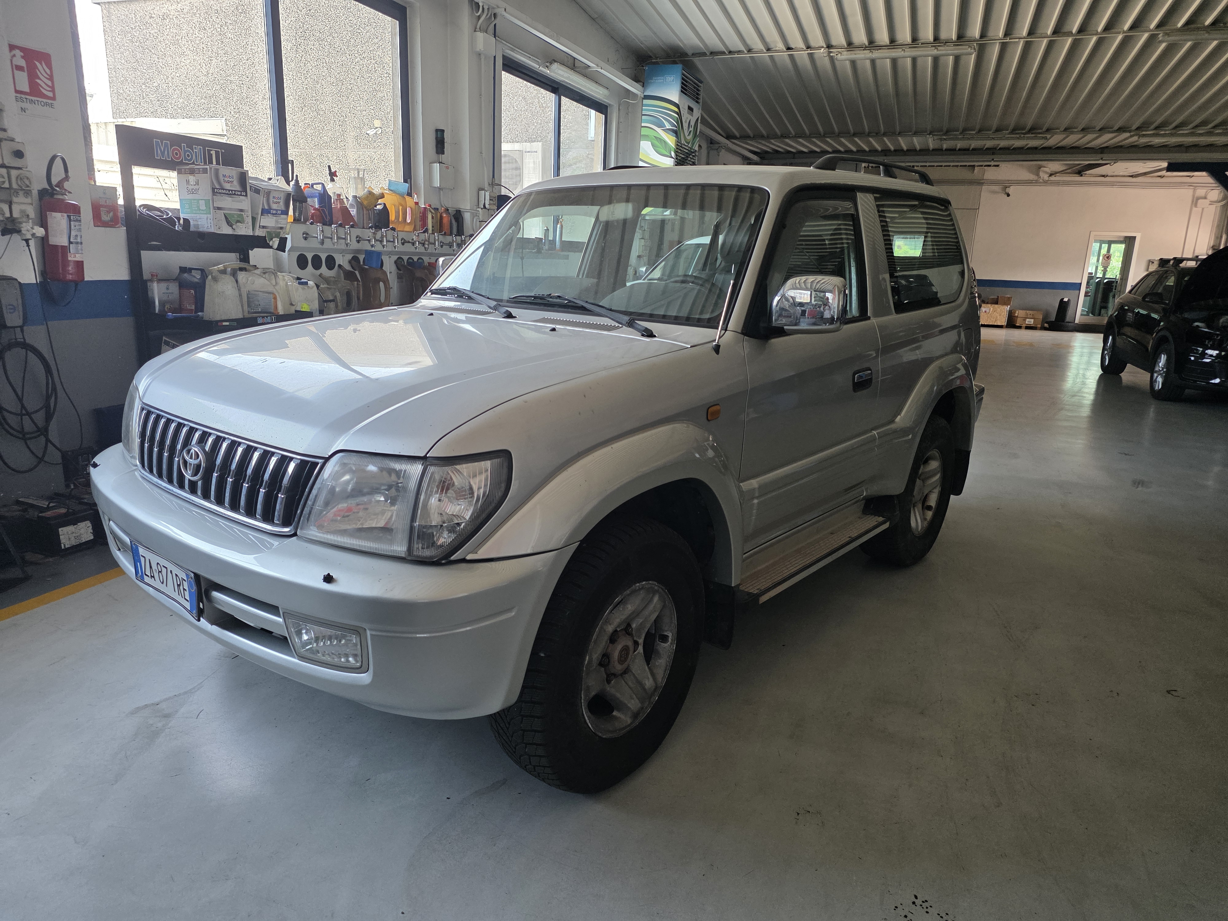Toyota Land Cruiser 3000 D4D con GANCIO TRAINO