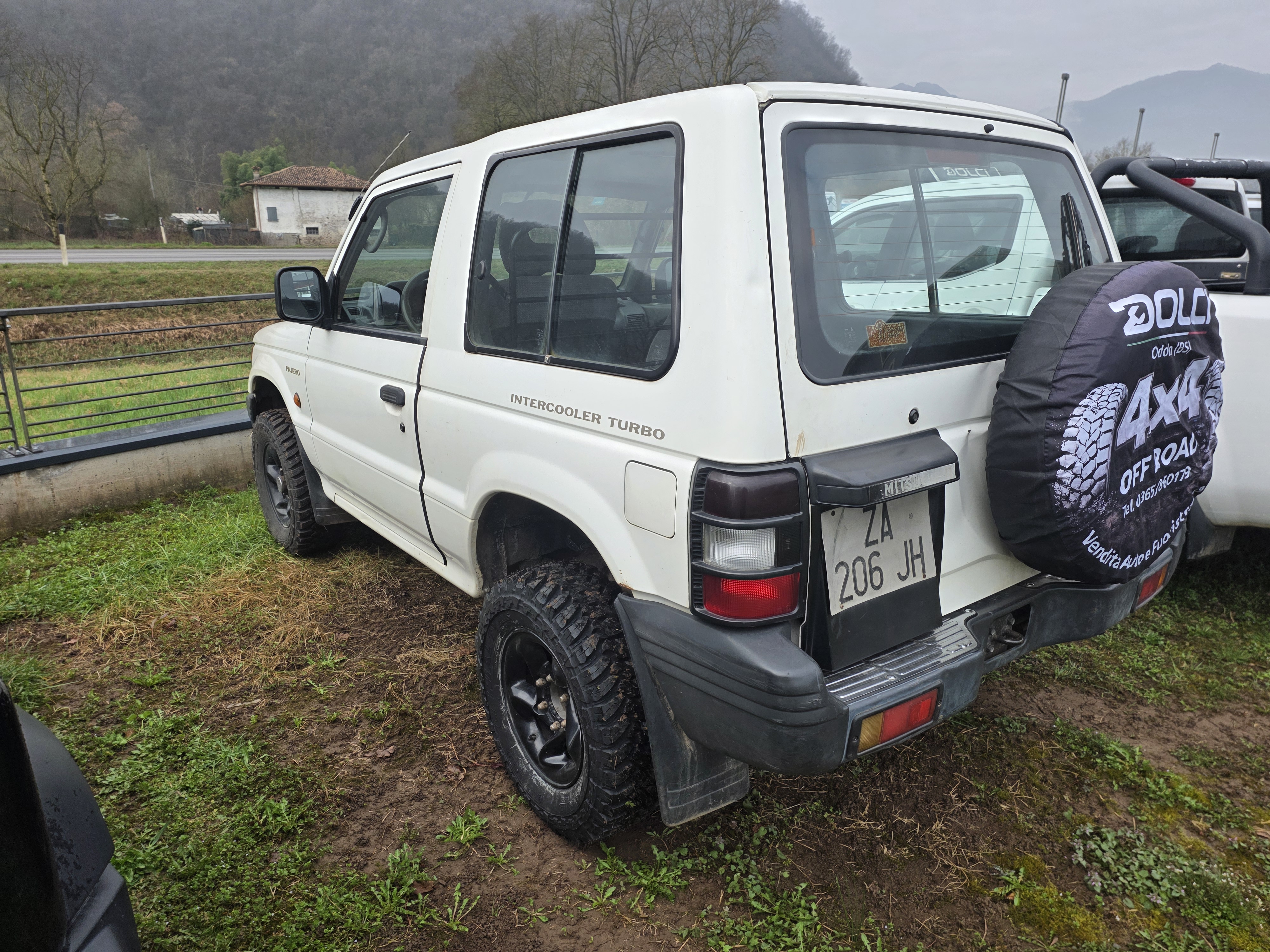 Mitsubishi Pajero Autocarro